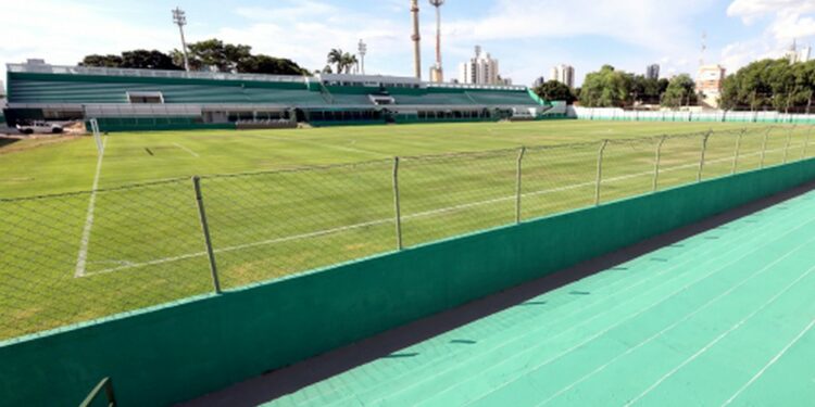 Estádio Dutrinha abriga gabinete do prefeito de forma simbólica