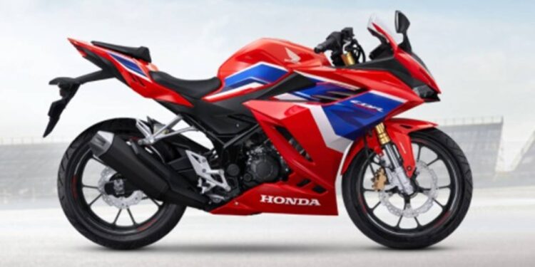 Honda CBR150R: A rival da Yamaha R15