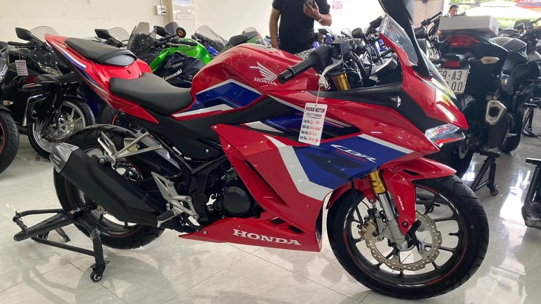 Honda CBR150R: A rival da Yamaha R15