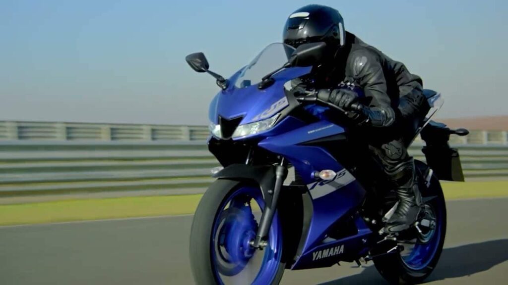 Yamaha R15