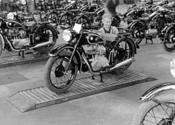 A História da Bmw Motorrad: Expansão e Inovação