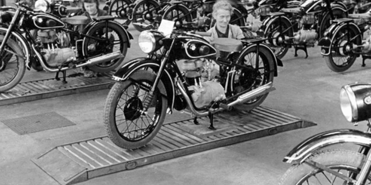 A História da Bmw Motorrad: Expansão e Inovação