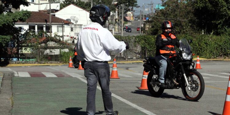 Como fazer o curso de pilotagem da Honda grátis