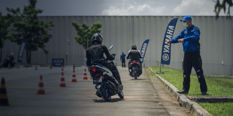 Como fazer o curso de pilotagem da Yamaha grátis