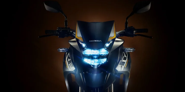 XRE 300 não saiu de linha: Modelo volta a ser produzida