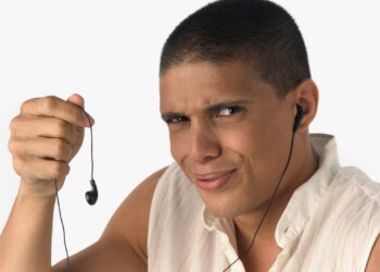 Usar Fone de Ouvido Enquanto Pilota é Proibido?