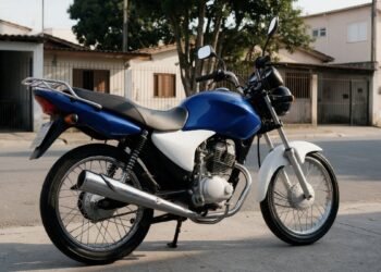 Moto popular de baixa cilindrada estacionada na rua, 10 motos para iniciantes