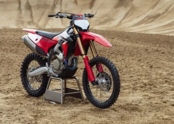 Ducati Desmo450 MX chega ao Brasil: preços e diferenças da Factory