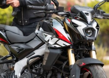 Bajaj Dominar NS400Z, uma das motos que puxam os emplacamentos da Bajaj