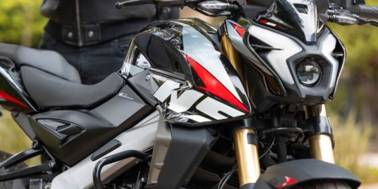 Bajaj Dominar NS400Z, uma das motos que puxam os emplacamentos da Bajaj