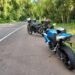 Motos paradas no acostamento da BR-116 durante fiscalização da PRF contra barulho de escapamento
