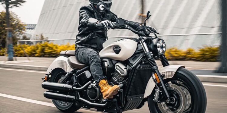 Benda Dark Flag 950, cruiser com motor V4, apresentada para o EICMA 2026