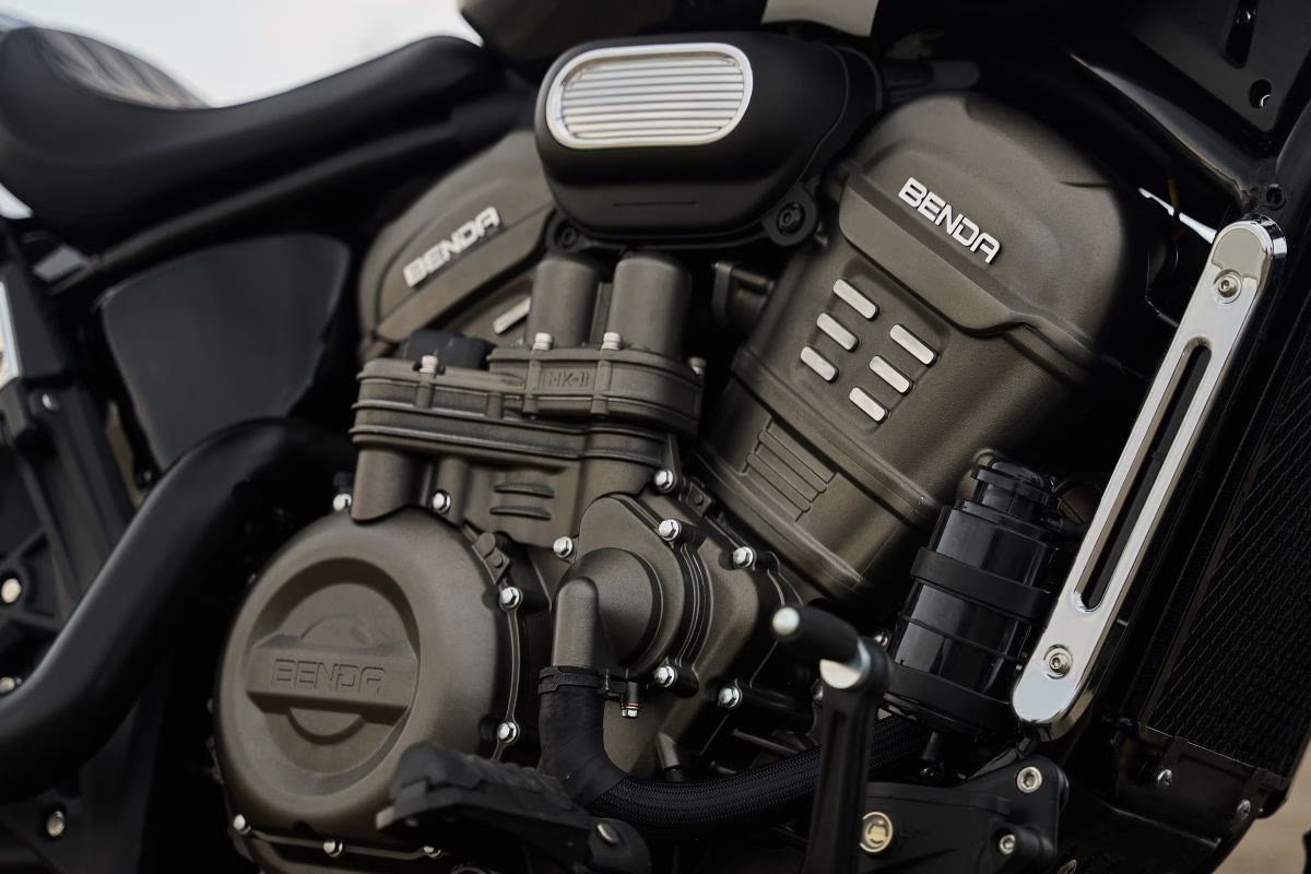 Motor V2 de 692 cm³ da Benda Rock 707