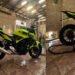 Yamaha MT-03 com cavalete para moto universal totalmente visível