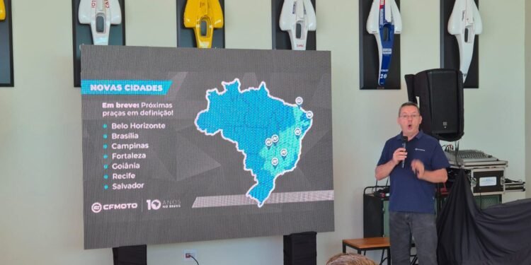 Apresentação da CFMOTO mostra mapa com as novas cidades da rede, entre elas Belo Horizonte