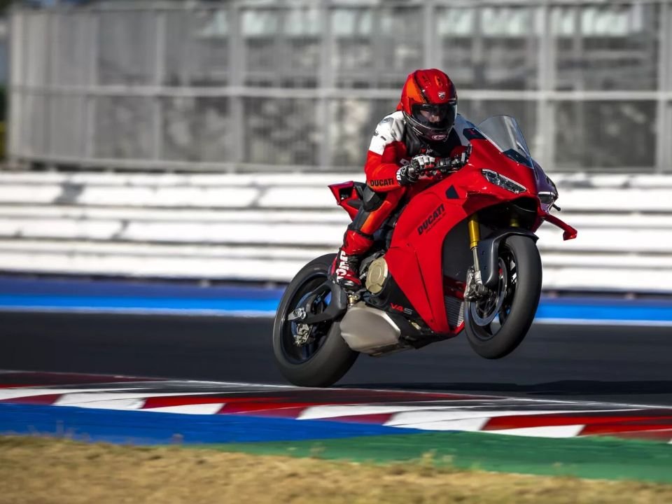 Detalhe do conjunto de suspensão e freios da Panigale V4 S