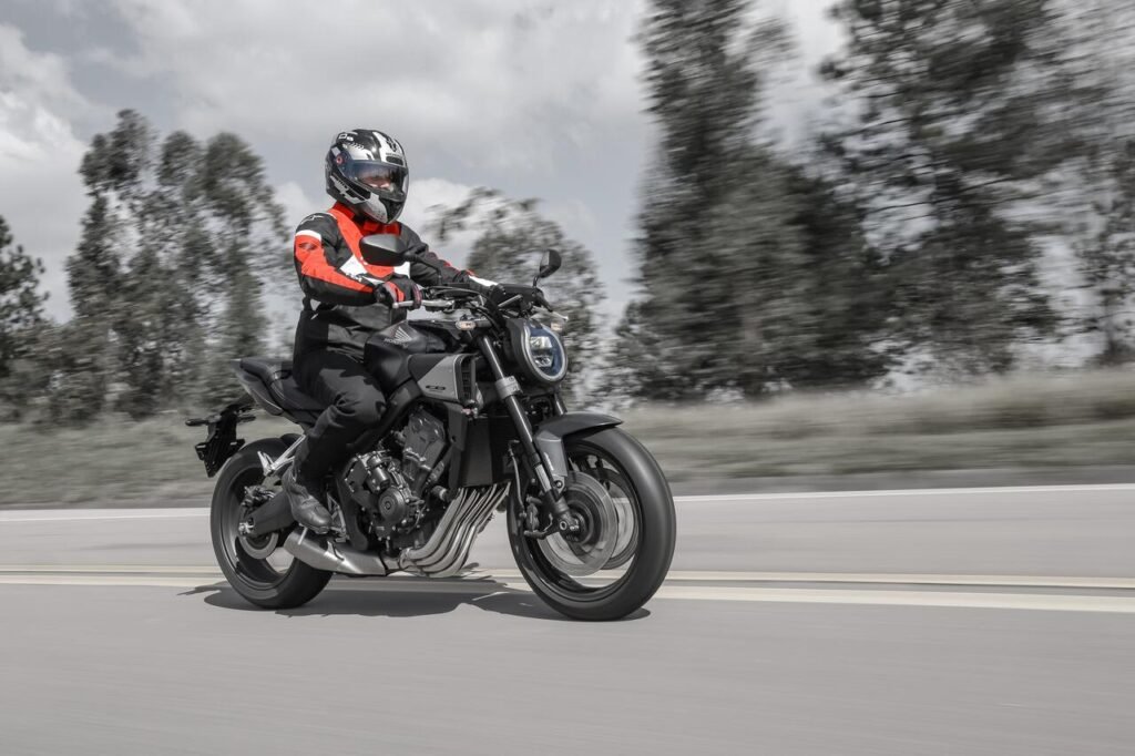 Honda CB 650R E-Clutch 2027, rival direta da Hornet 1000 nas lojas