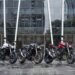 Honda CB 1000 Hornet nas cores branca, preta fosca e vermelha, lado a lado