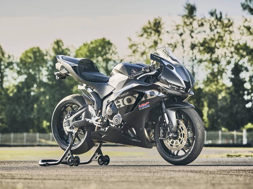 Lateral da Honda CBR600RR 2027 em vermelho