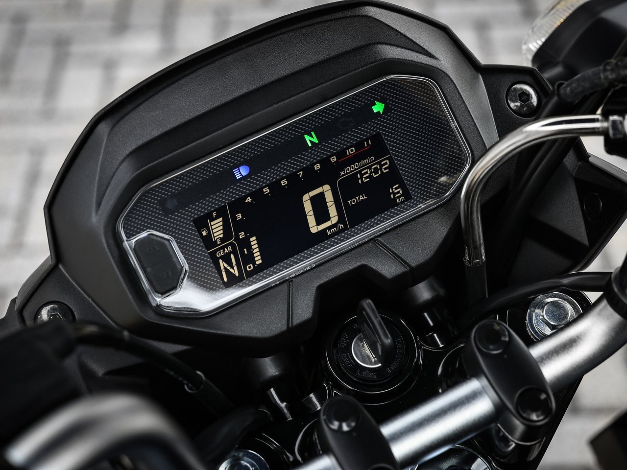 Painel digital da Honda CG 160 2027 com velocímetro, conta-giros e indicador de marcha