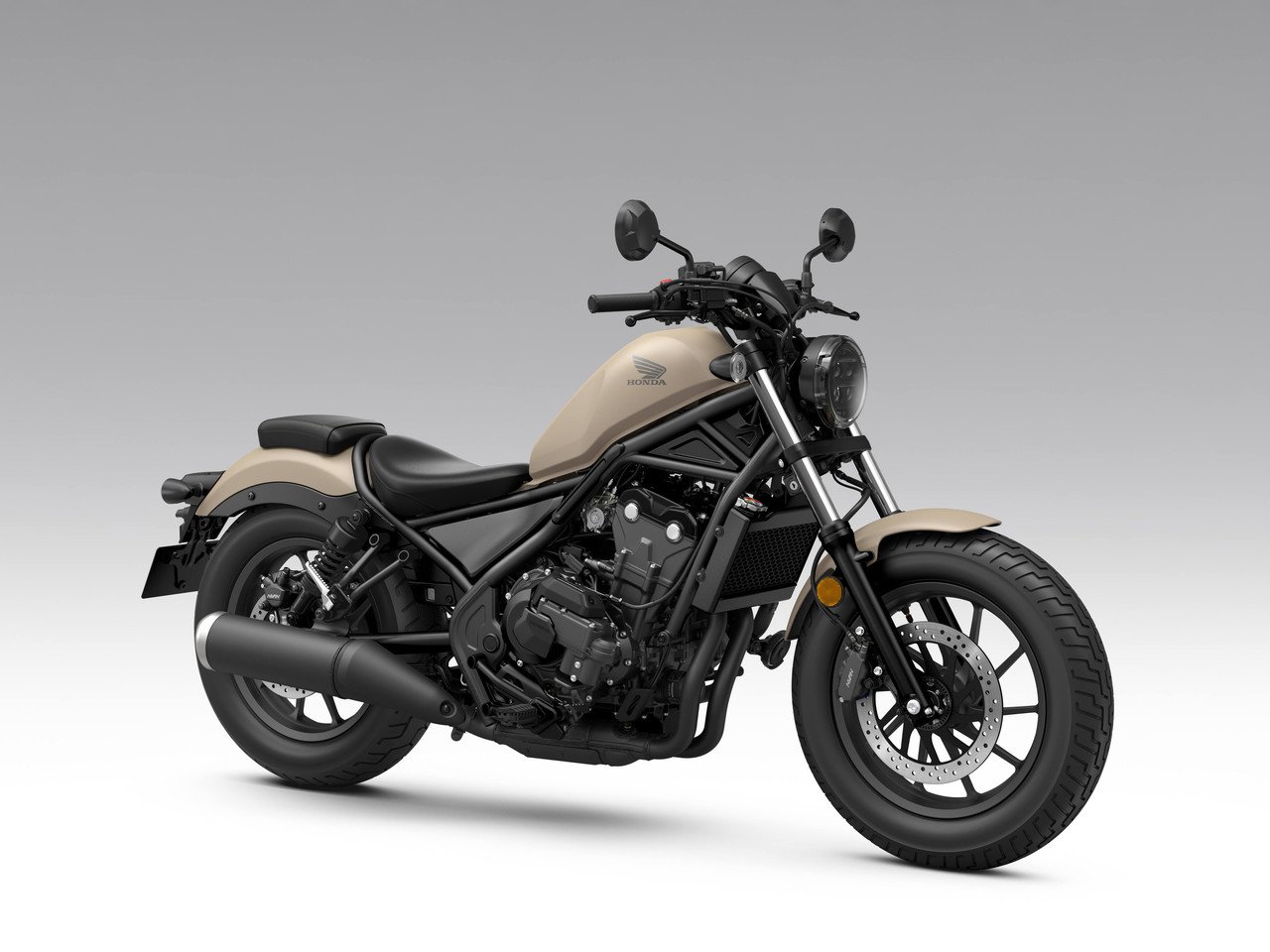 Honda Rebel 500 2027 bege fosca em vista três quartos