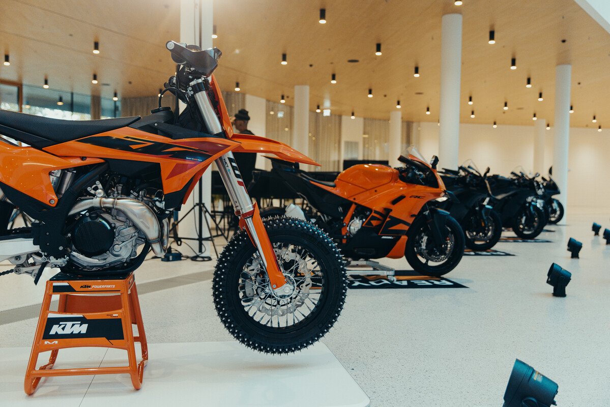 Sede da KTM em Mattighofen, na Áustria, de onde a marca prepara o retorno ao salão de Milão