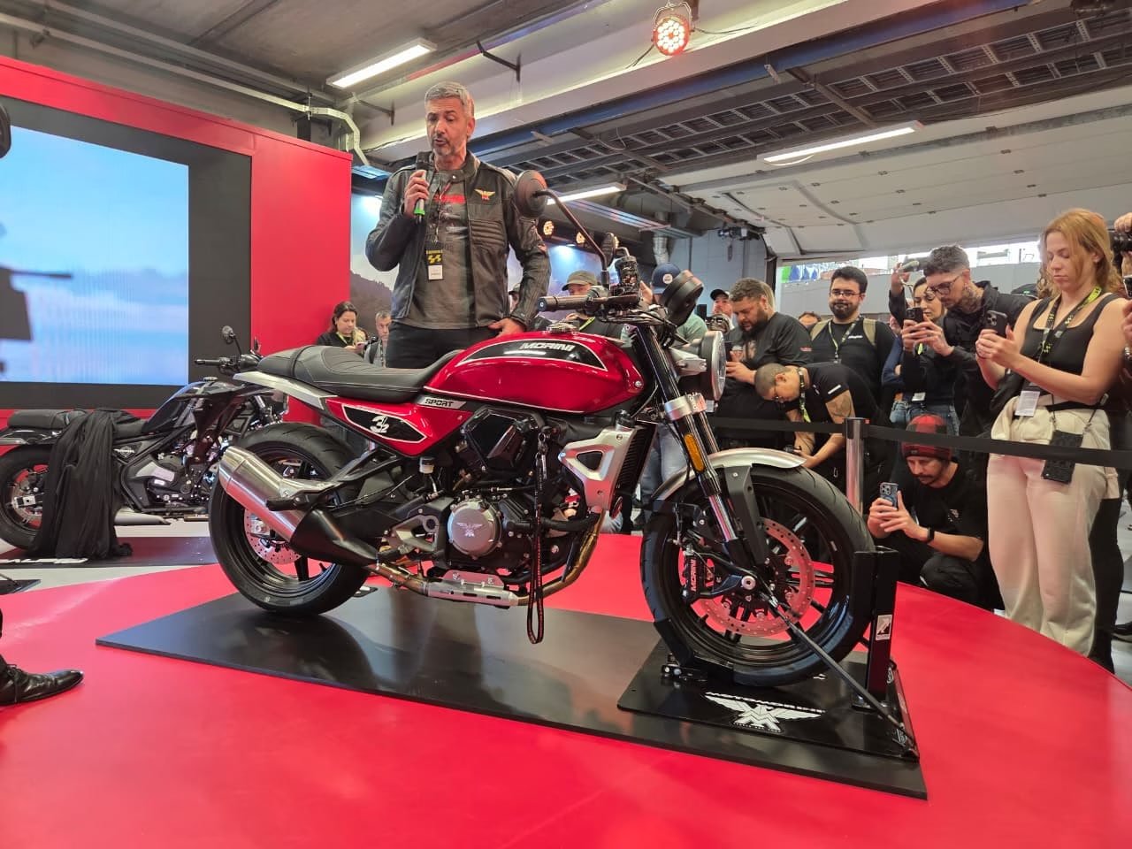 Moto Morini 3½ Sport, retrô-esportiva de 350 cm³, apresentada no Festival Interlagos
