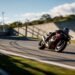 Piloto de moto de corrida em curva de autódromo, pontuação da MotoGP