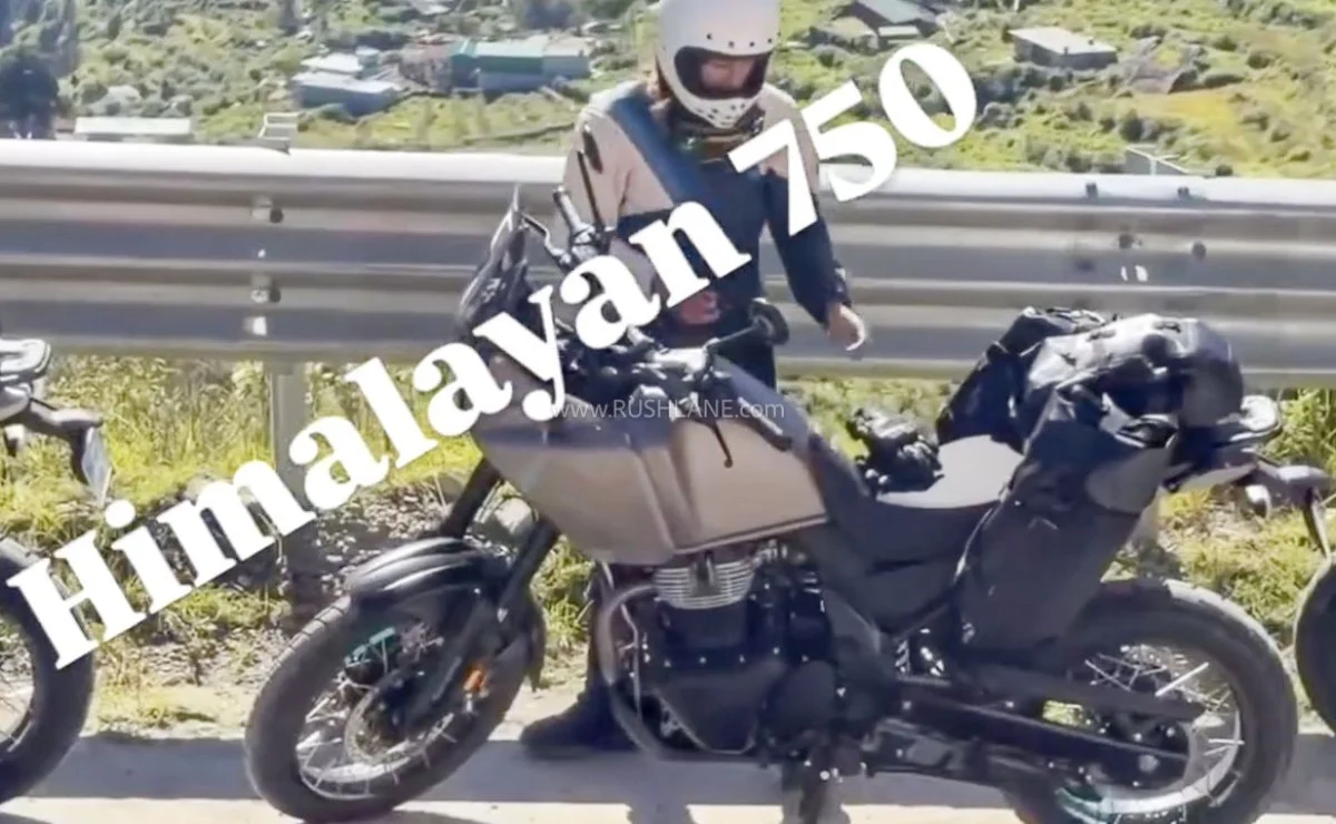 Royal Enfield Himalayan 750 sem camuflagem em detalhe, com tanque cinza, aro raiado e bagagem macia no banco
