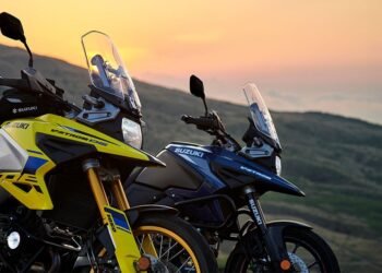 Suzuki V-Strom 1050XT 2027 nas cores amarela Champion Yellow e azul
