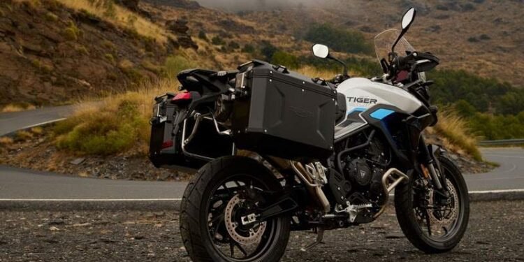 Triumph Tiger 900 Alpine Edition na campanha Triumph outubro