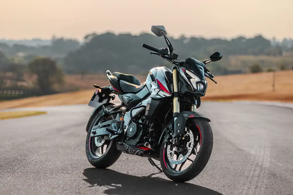 Bajaj Dominar NS400Z entre os modelos mais emplacados da marca