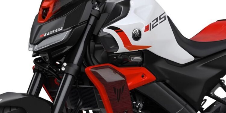 Yamaha MT-125 2027 na cor Redline White, com máscara escurecida e número 125 no tanque