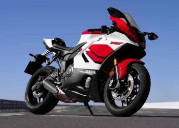 Yamaha R7 70th Anniversary 2026, edição limitada de 70 anos, na pista